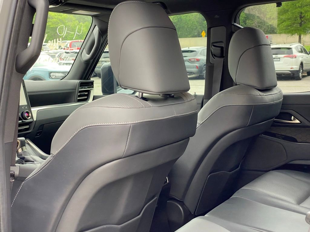 Used 2024 Lexus GX 550 w/ Accessory Package (2T) image 29