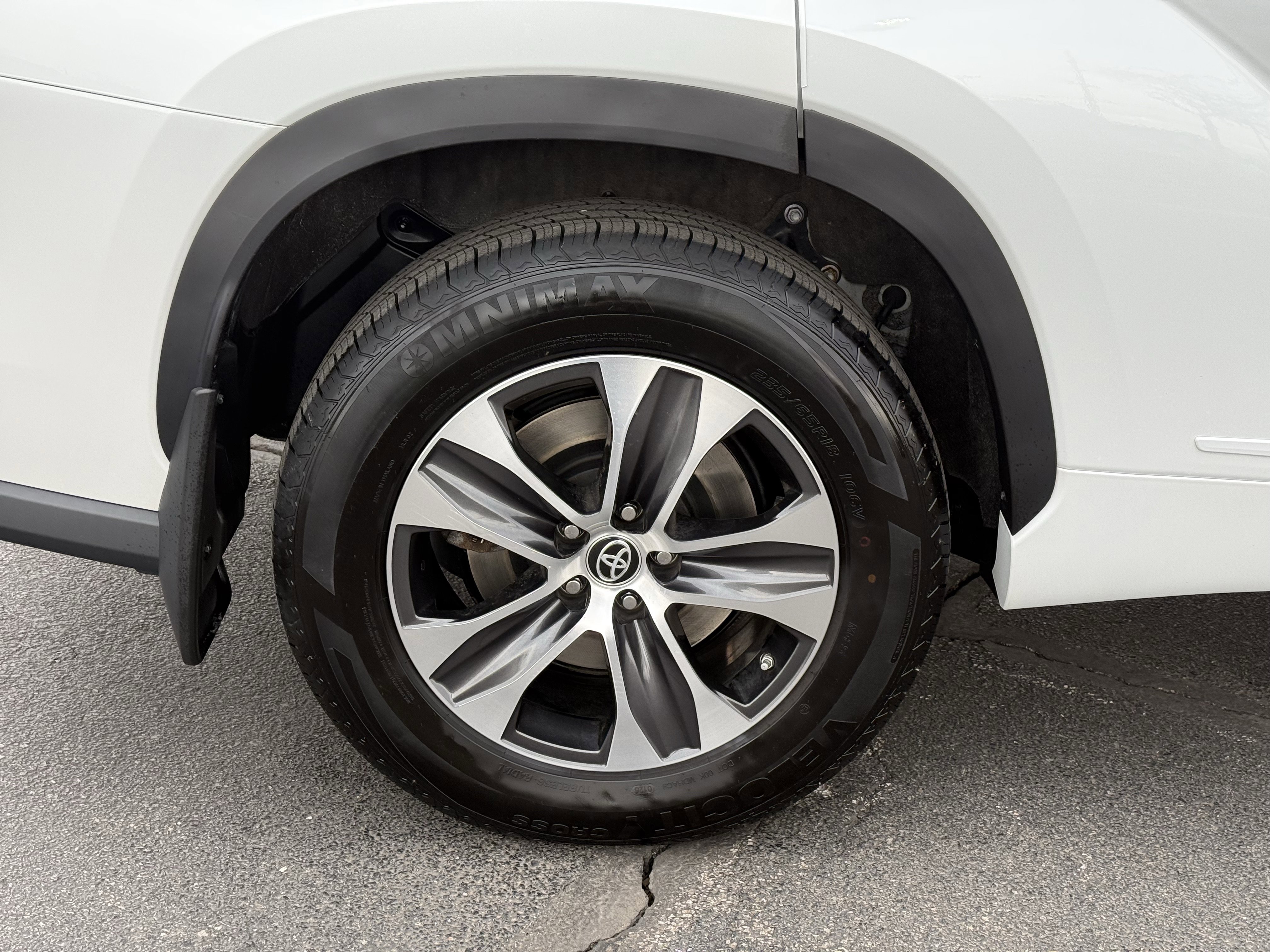 Used 2023 Toyota Highlander XLE image 10