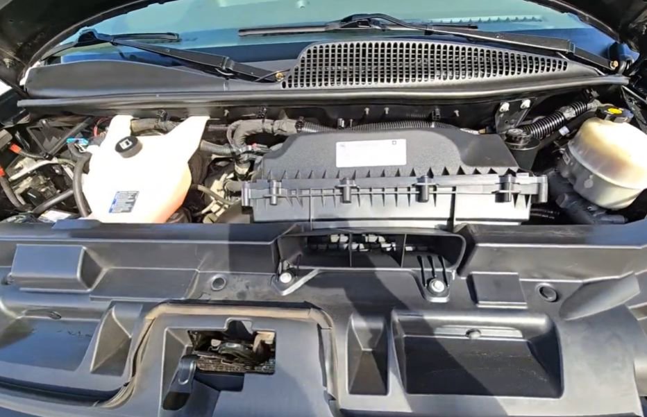Used 2018 Chevrolet Express 2500 w/ Driver Convenience Package image 15