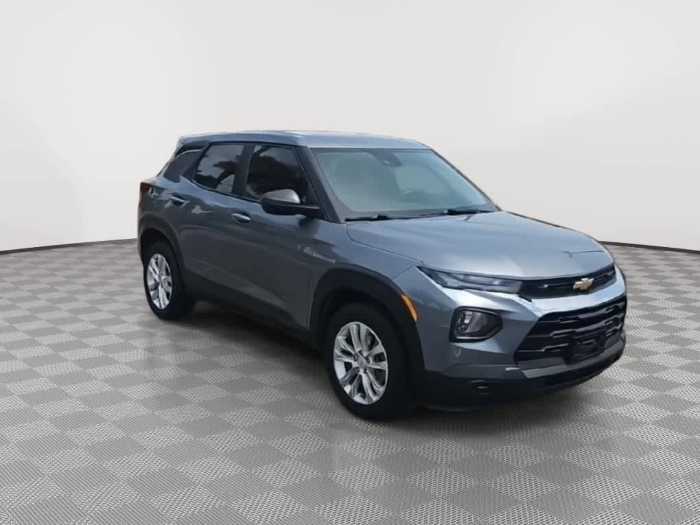 Used 2021 Chevrolet TrailBlazer LS FWD image 2