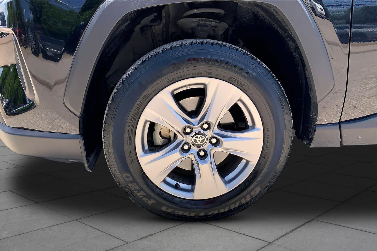 Used 2024 Toyota RAV4 XLE w/ Convenience Package FWD image 11