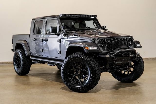 Used 2025 Jeep Gladiator Sport image 27
