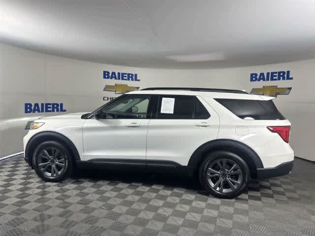 Used 2022 Ford Explorer XLT w/ Equipment Group 202A AWD/4WD image 2
