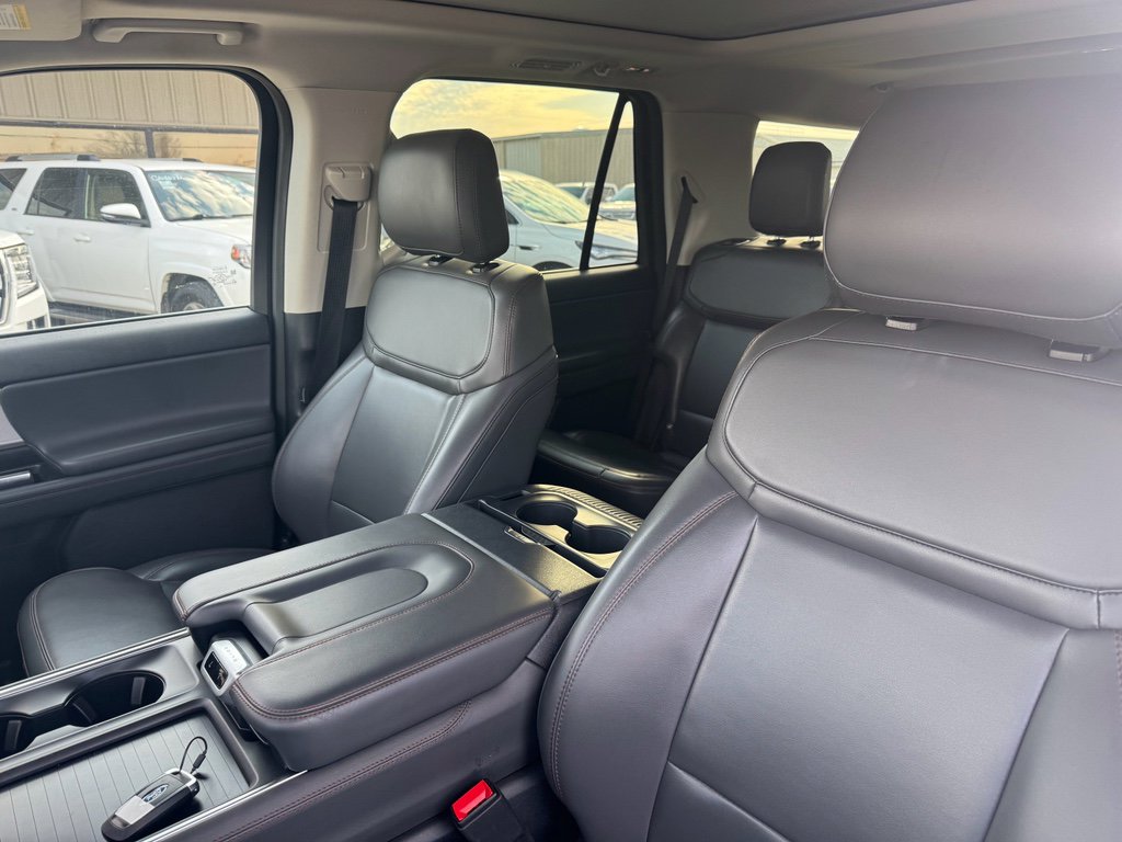 Used 2025 Ford Expedition Active image 19