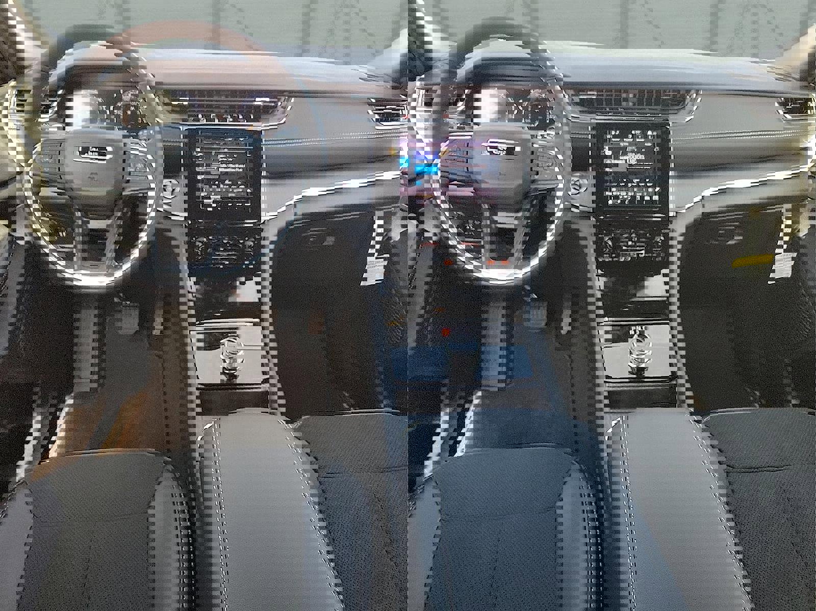 New 2025 Jeep Grand Cherokee L Laredo image 9