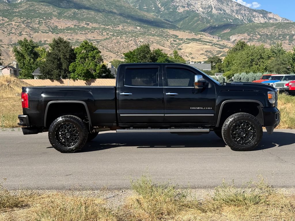 Used 2018 GMC Sierra 3500 Denali w/ Suspension Package, Off-Road AWD/4WD image 8