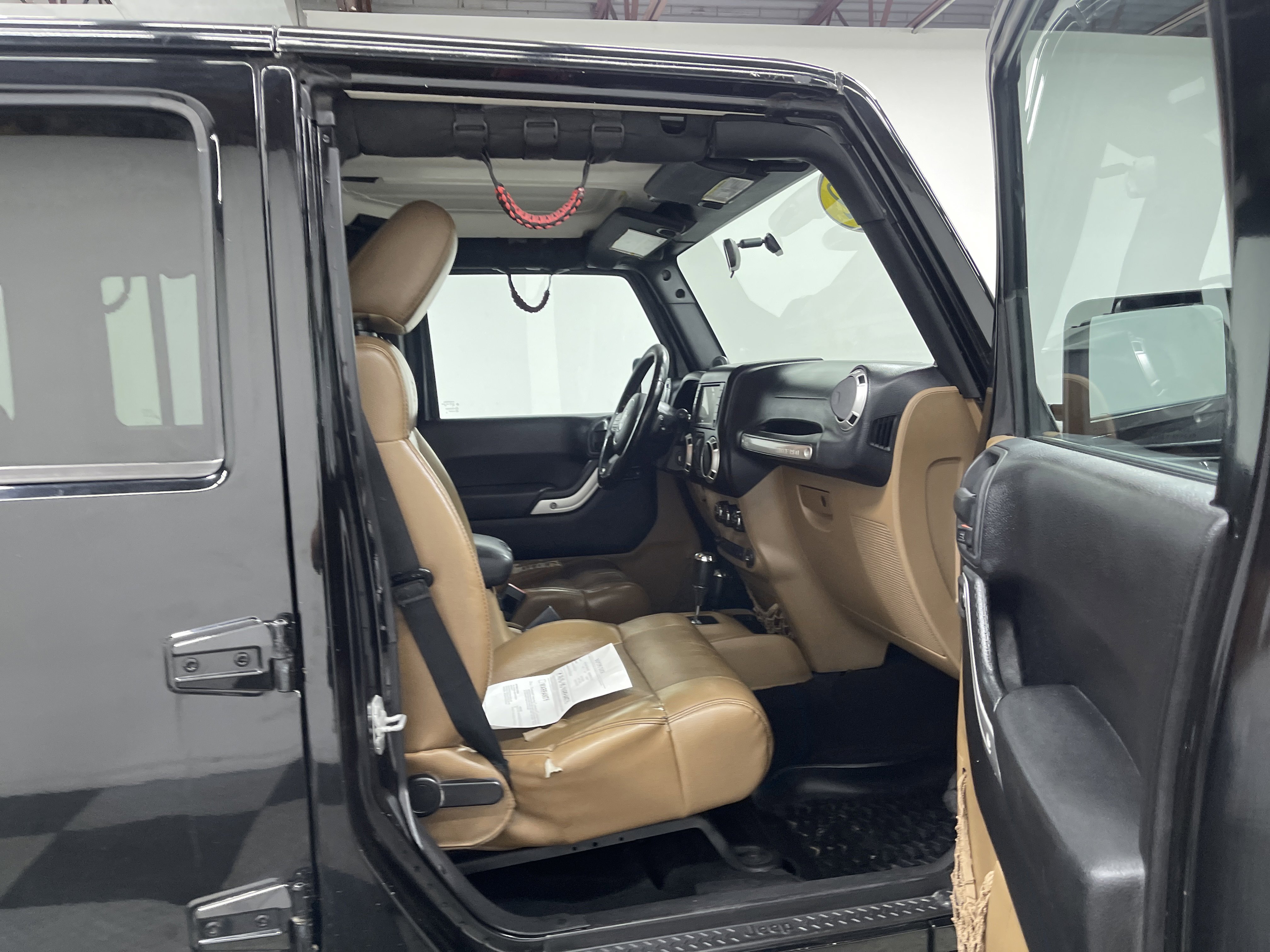 Used 2012 Jeep Wrangler Unlimited Rubicon w/ Connectivity Group AWD/4WD image 26