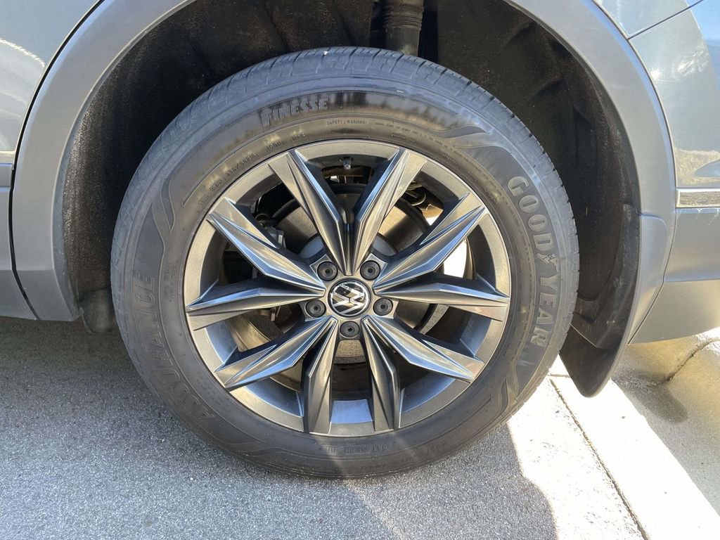 Used 2023 Volkswagen Tiguan SE image 5