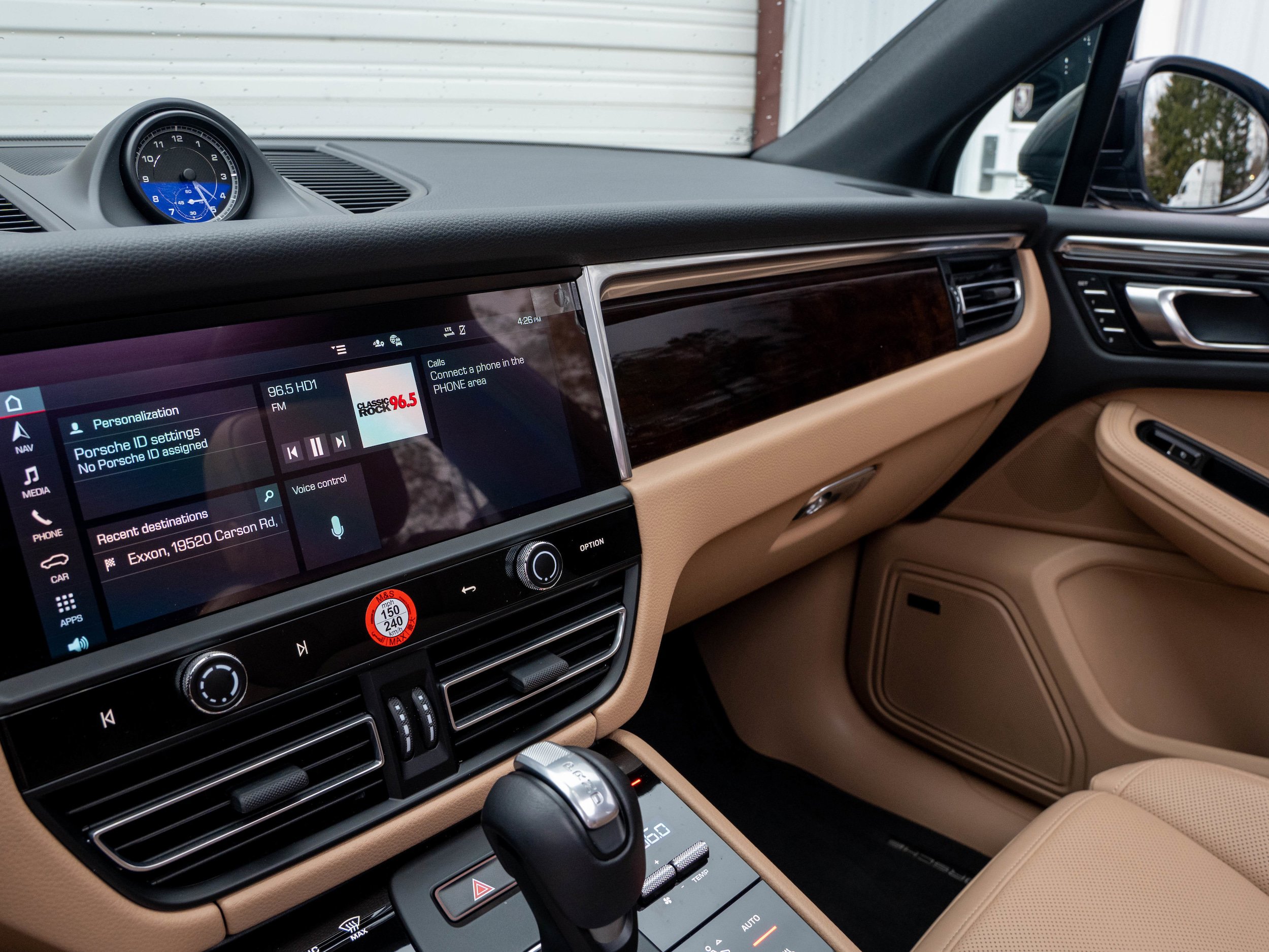 Certified 2025 Porsche Macan AWD/4WD image 20