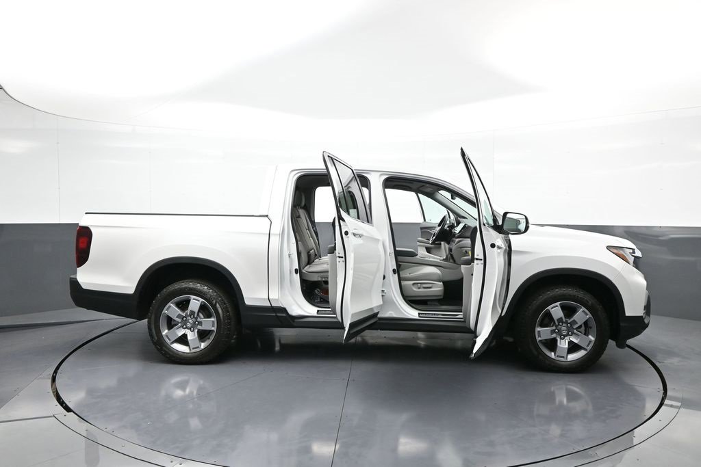 Certified 2025 Honda Ridgeline RTL image 42