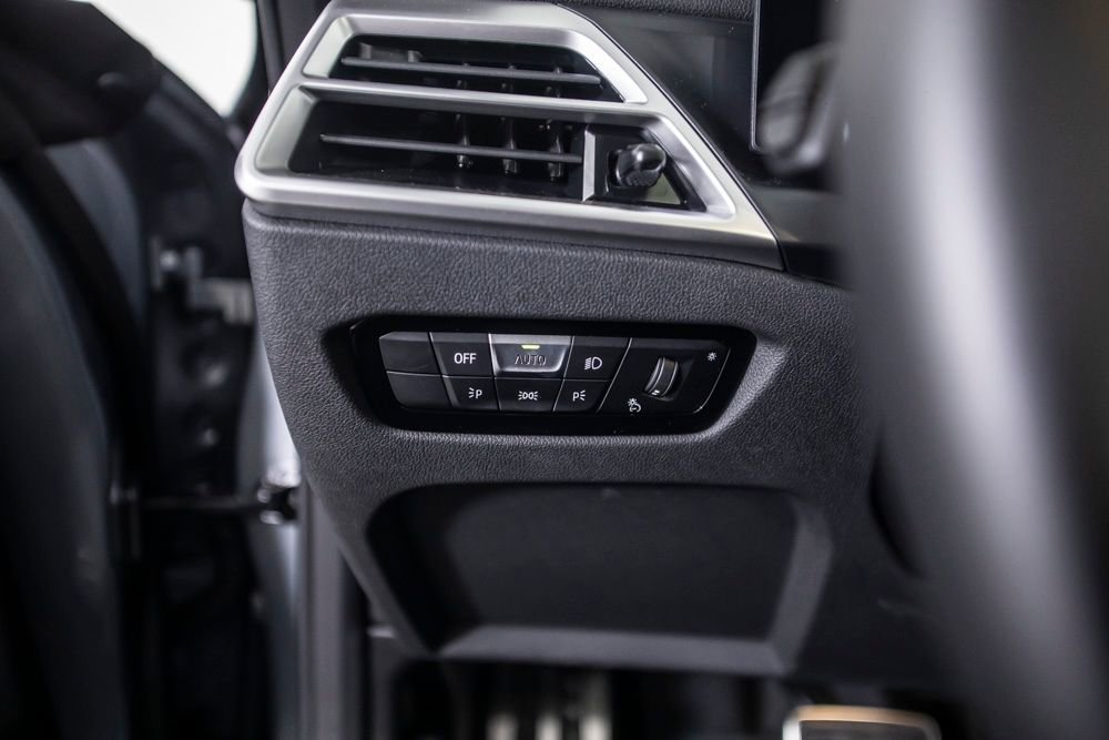 Used 2025 BMW M2 w/ Lighting Package image 38