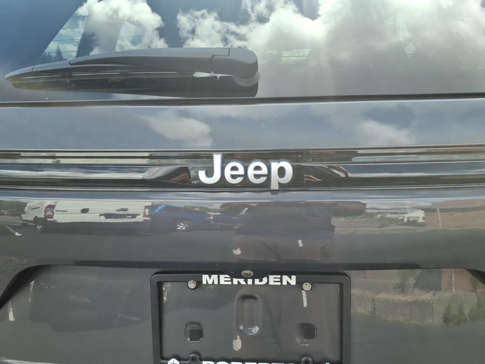 Used 2023 Jeep Grand Cherokee Summit w/ Luxury Tech Group V AWD/4WD image 15