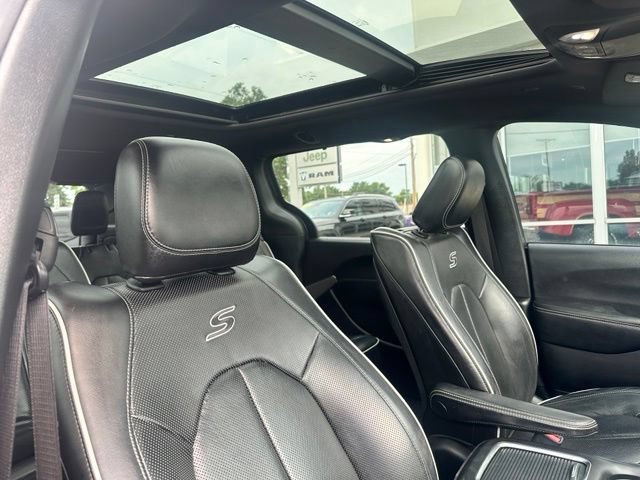 Used 2019 Chrysler Pacifica Limited w/ S Appearance Package FWD image 6