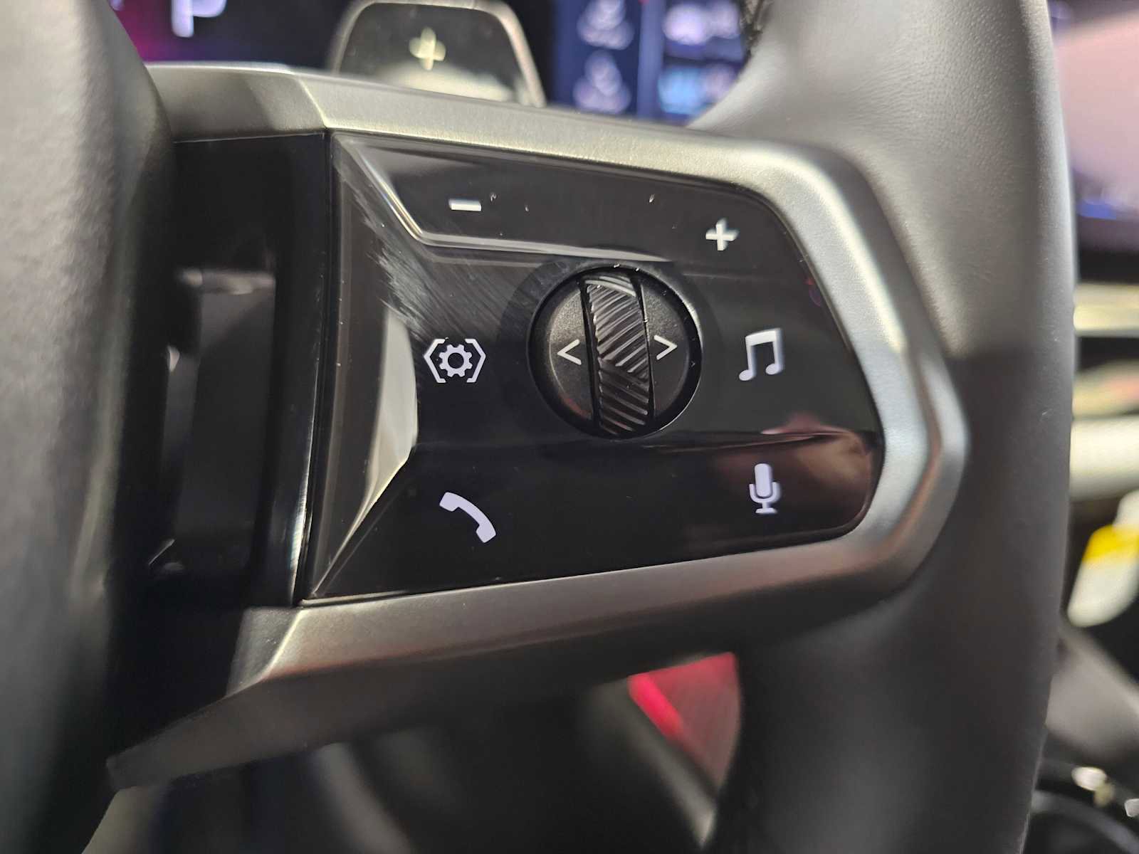 Used 2025 BMW 530i xDrive w/ M Sport Package image 18