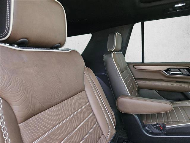 Used 2025 GMC Yukon Denali Ultimate w/ LPO, Floor Liner Package AWD/4WD image 19