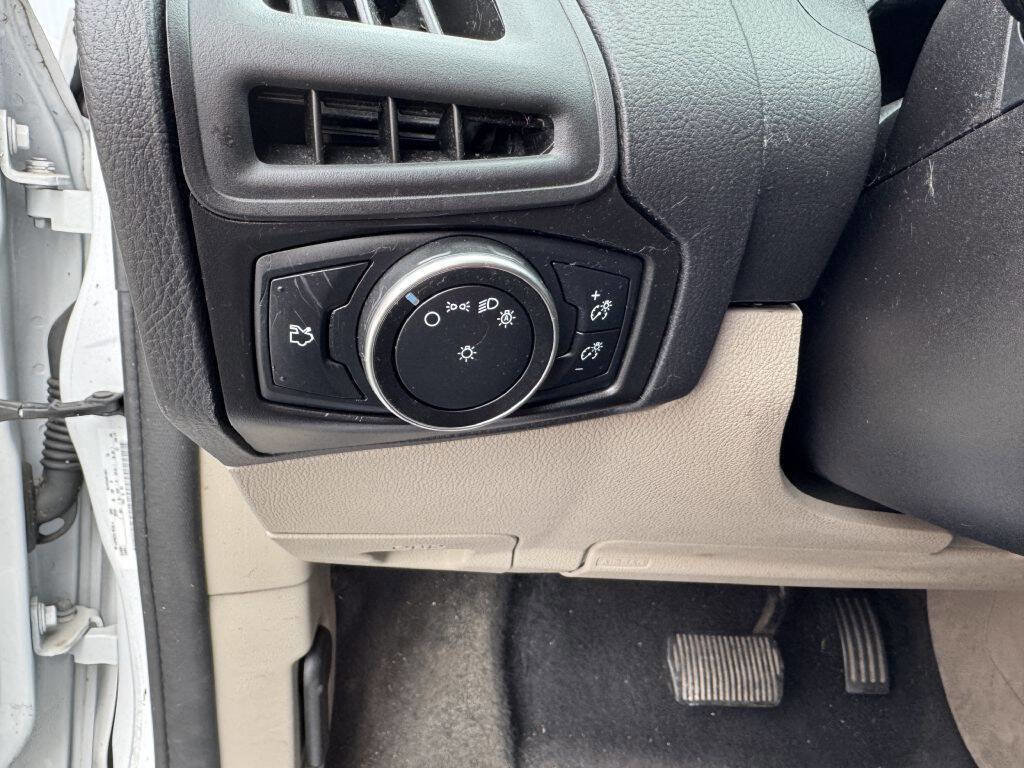 Used 2016 Ford Focus SE image 12
