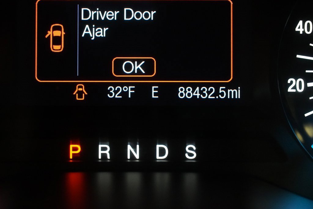 Used 2015 Ford Edge SE image 4