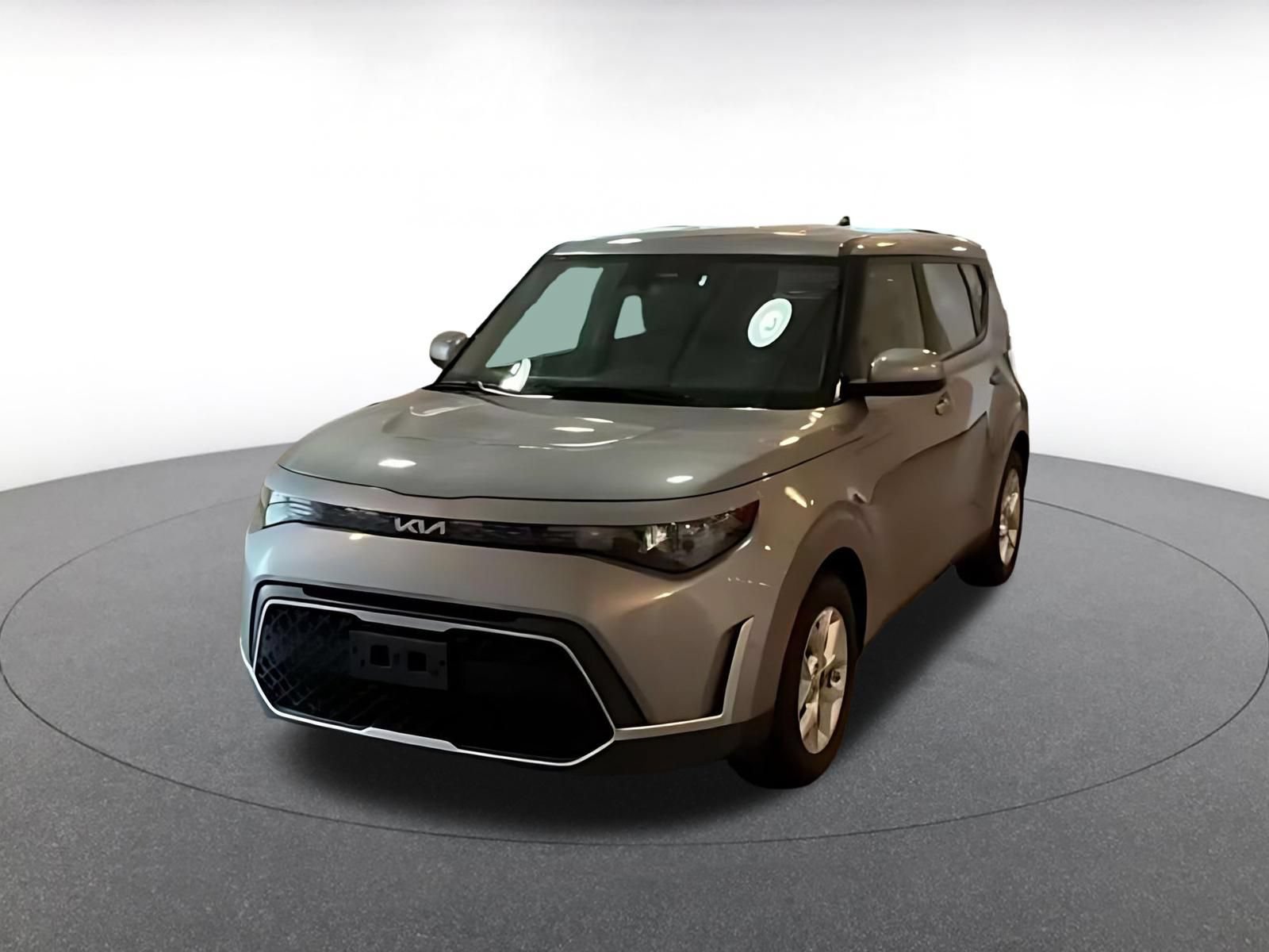Used 2025 Kia Soul LX w/ LX Technology Package FWD image 4