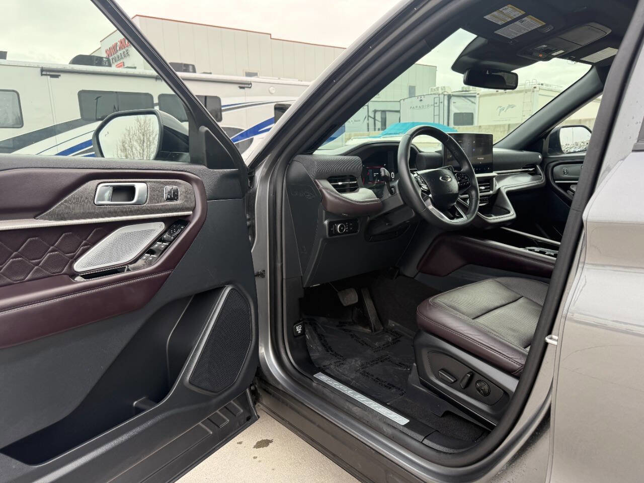 Used 2025 Ford Explorer Platinum w/ LUX Leather Package image 17