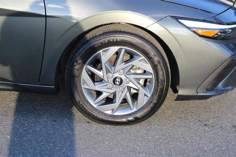 Used 2024 Hyundai Elantra SEL image 10