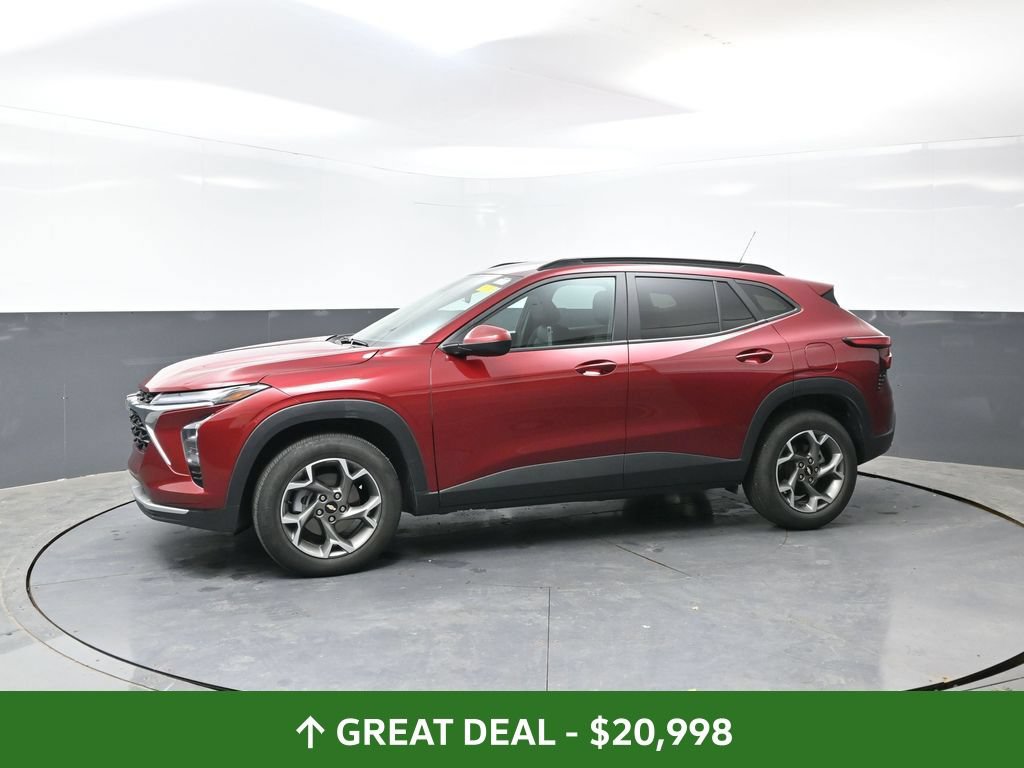 Used 2025 Chevrolet Trax LT FWD image 10