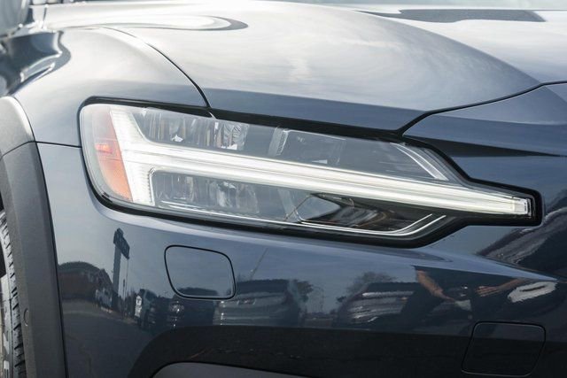 New 2026 Volvo V60 B5 Cross Country Plus w/ Protection Package Premier image 13