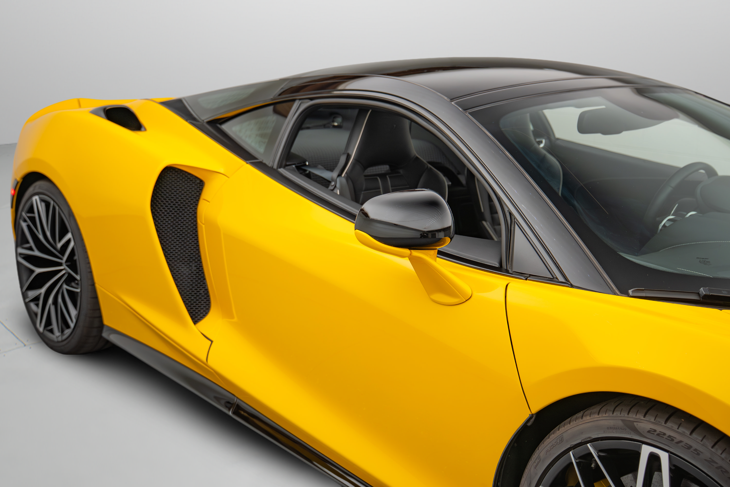 Used 2025 McLaren GTS RWD image 22