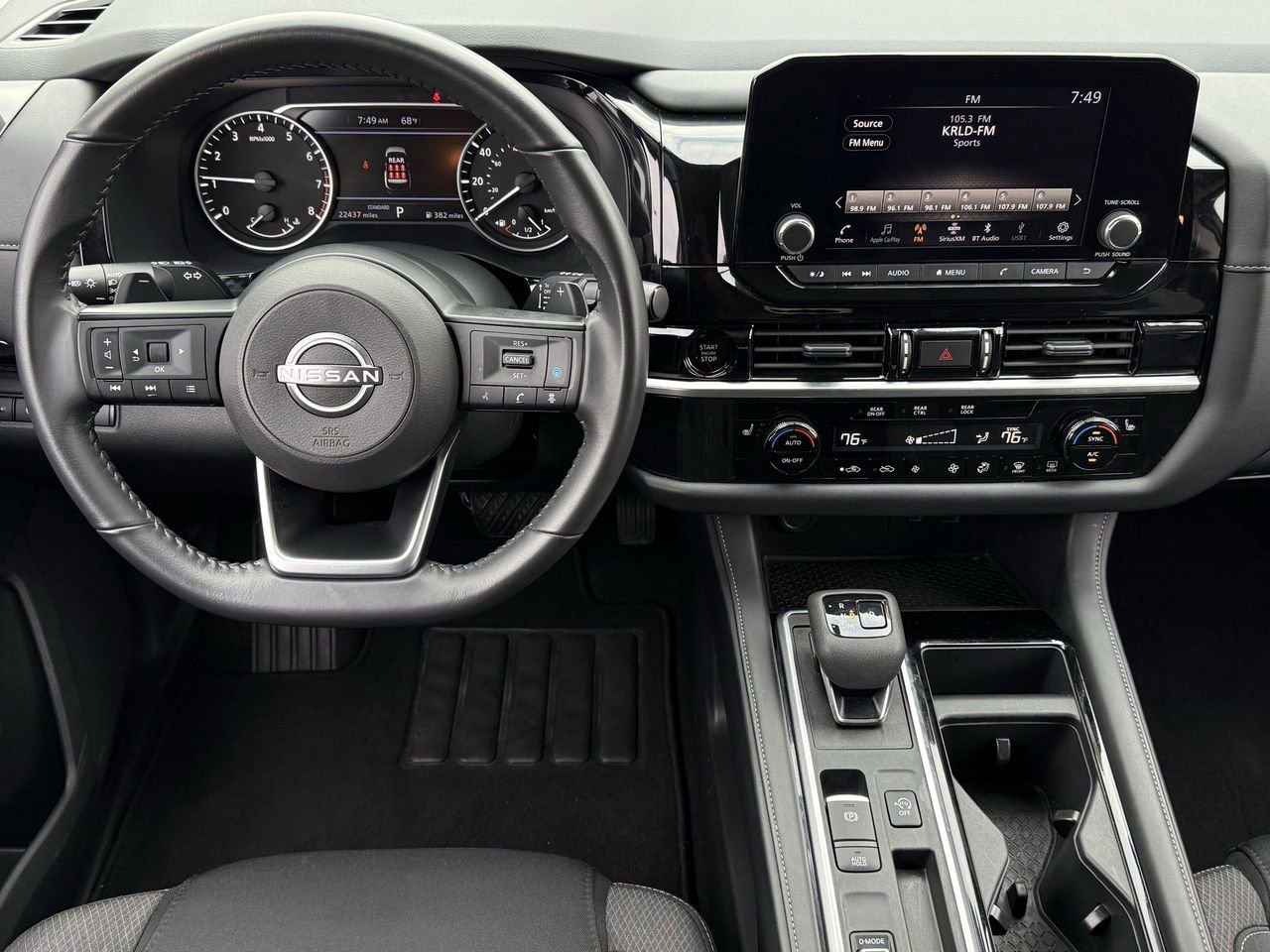 Used 2025 Nissan Pathfinder SV image 11