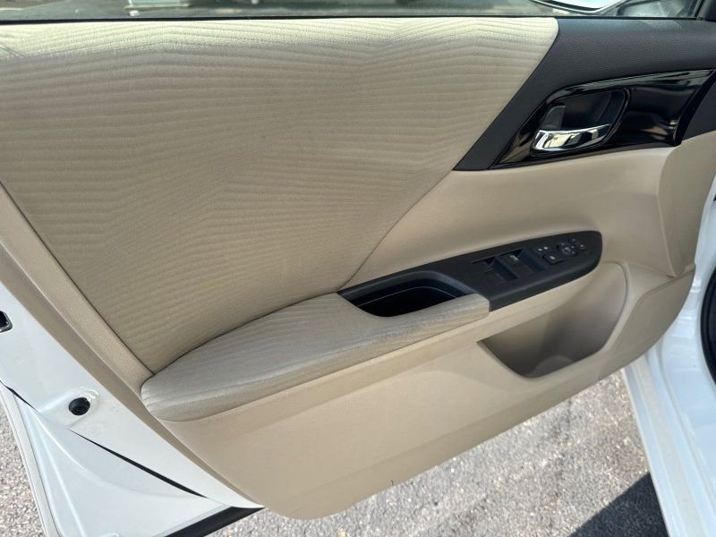 Used 2016 Honda Accord LX image 17