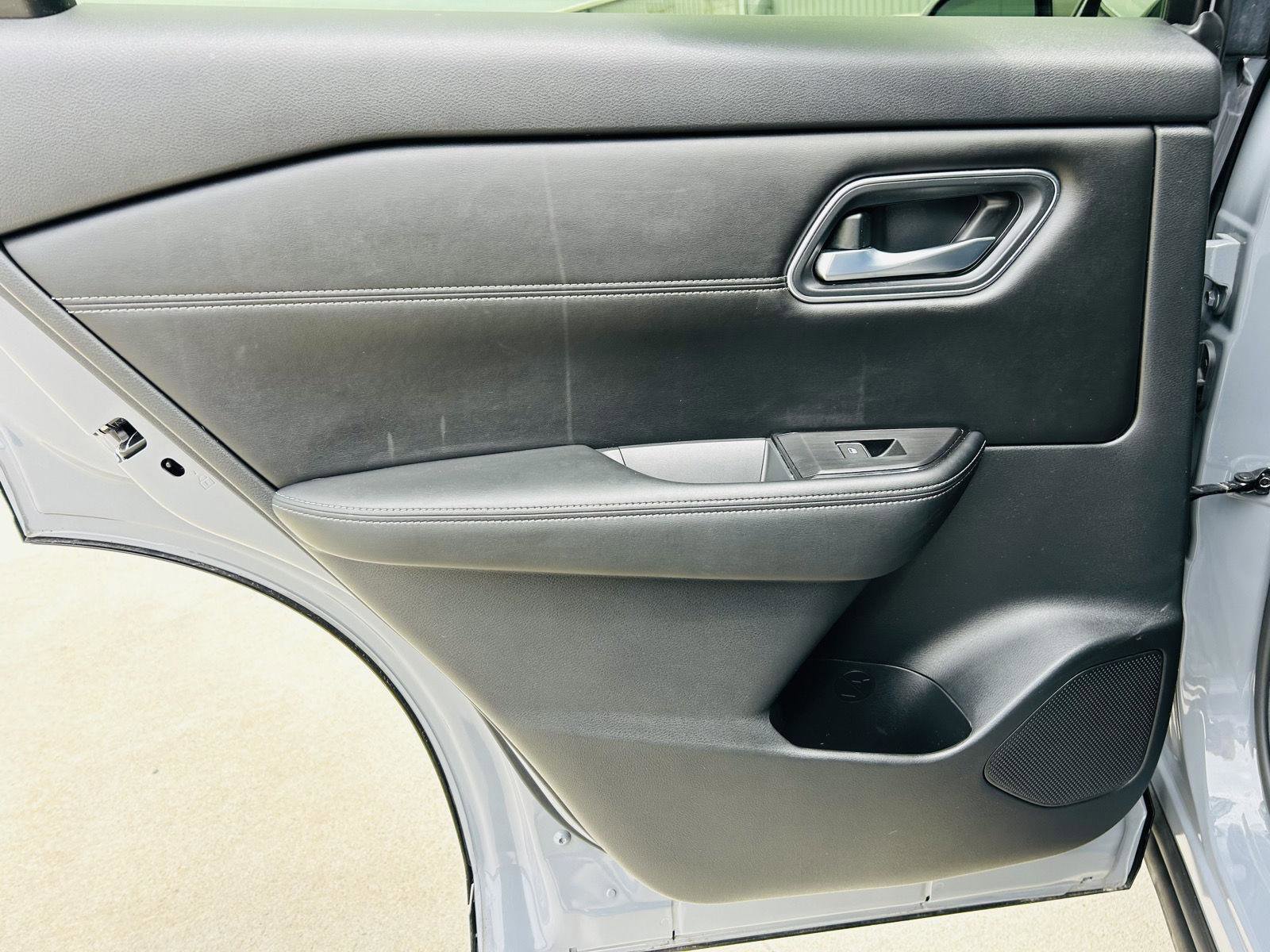 Used 2024 Nissan Rogue Platinum image 28