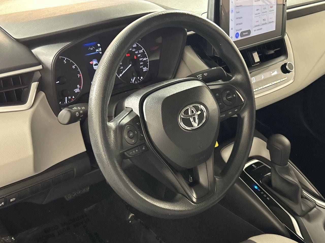 Used 2025 Toyota Corolla LE FWD image 14