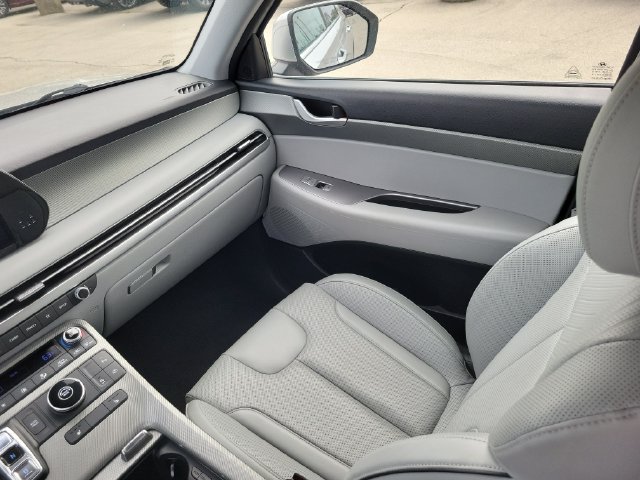 Used 2025 Hyundai Palisade SEL FWD image 17