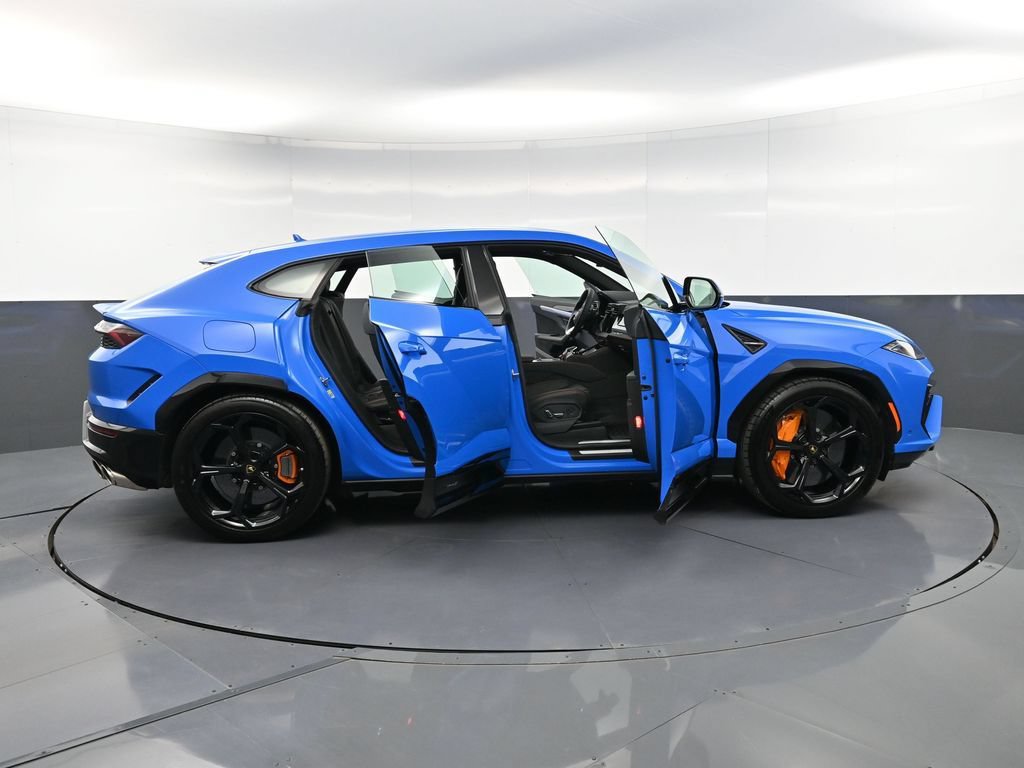 Used 2025 Lamborghini Urus SE AWD/4WD image 39