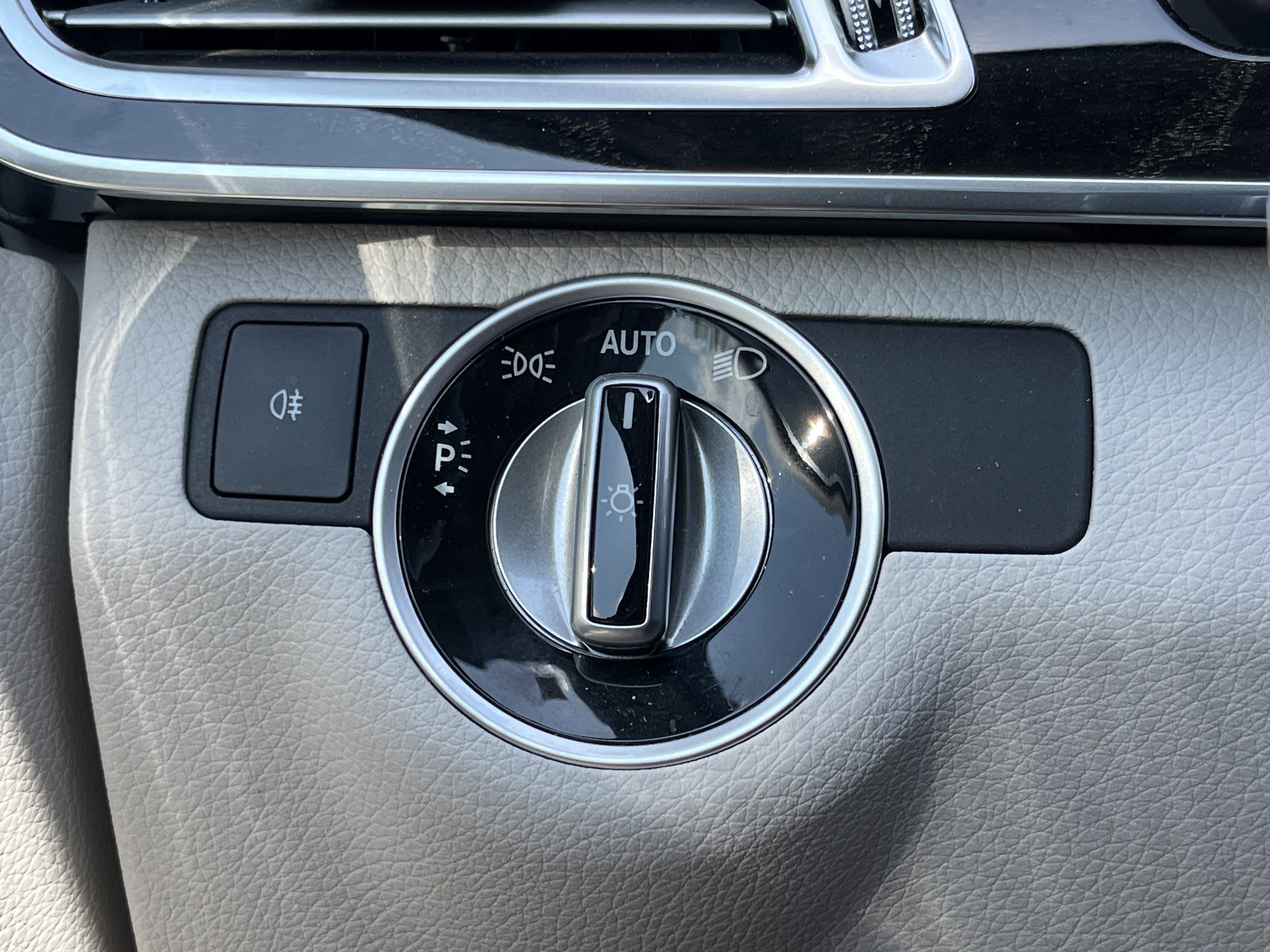 Used 2014 Mercedes-Benz E 350 Sedan image 13