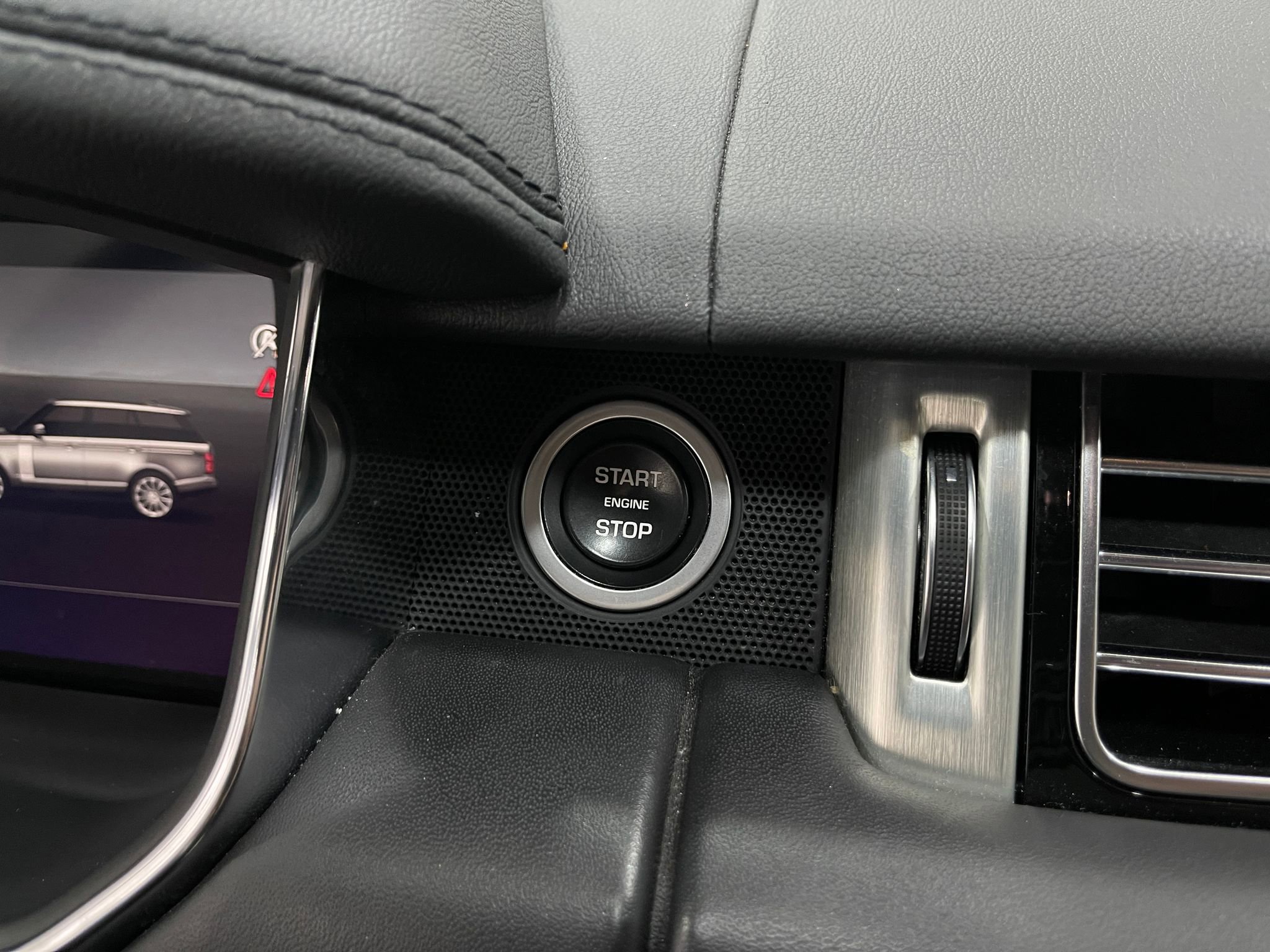 Used 2019 Land Rover Range Rover Supercharged AWD/4WD image 21