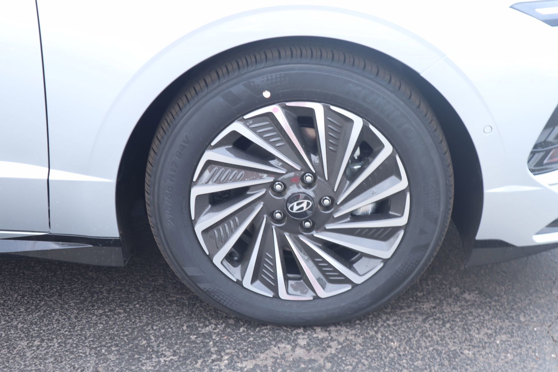 New 2026 Hyundai Sonata Limited FWD image 18