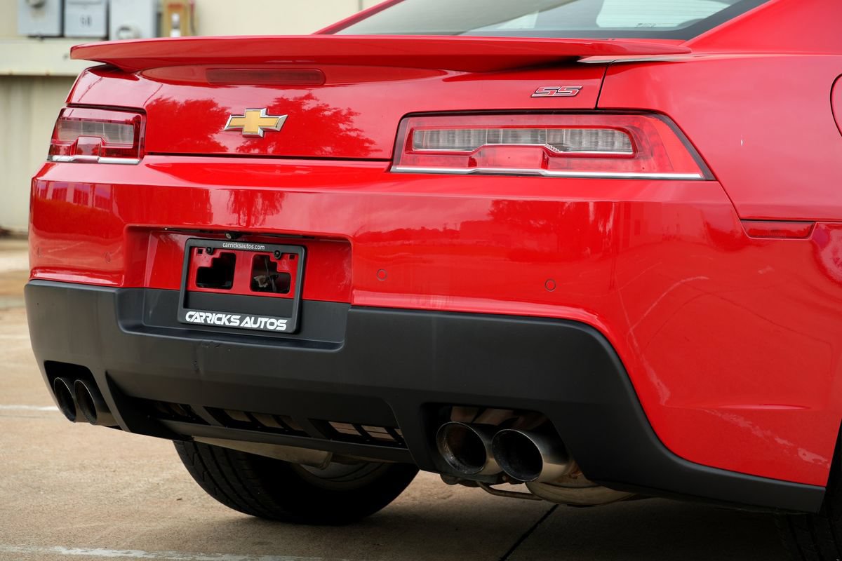 Used 2015 Chevrolet Camaro SS w/ RS Package RWD image 34