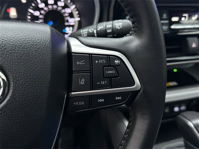 Certified 2024 Toyota Highlander XLE image 28