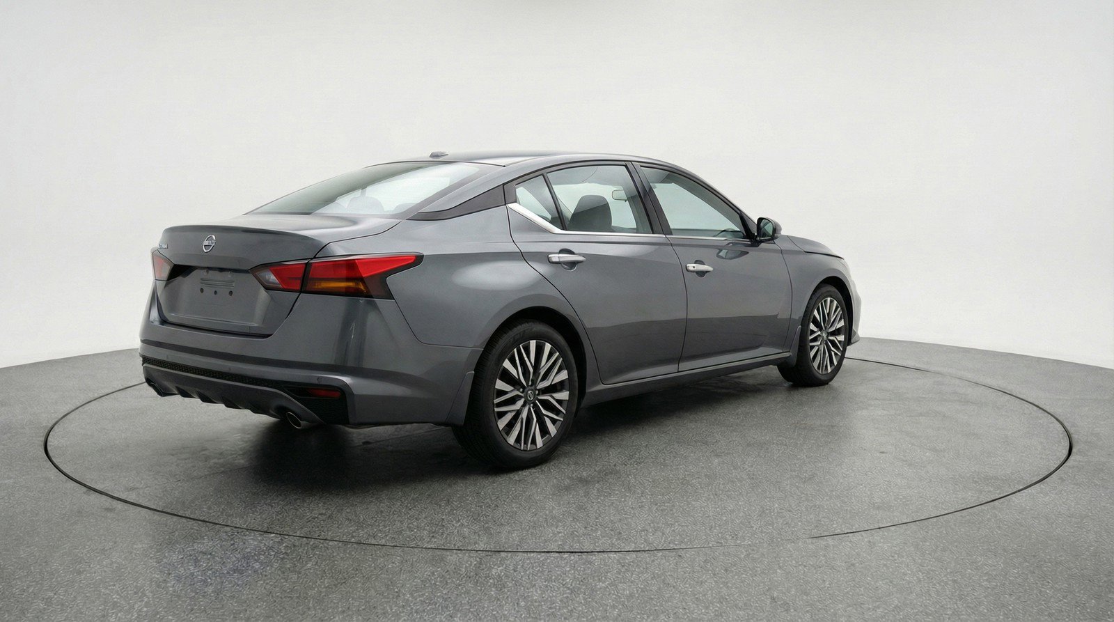 Used 2025 Nissan Altima 2.5 SV FWD image 9