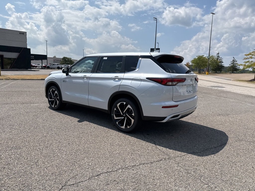 New 2025 Mitsubishi Outlander SE image 11
