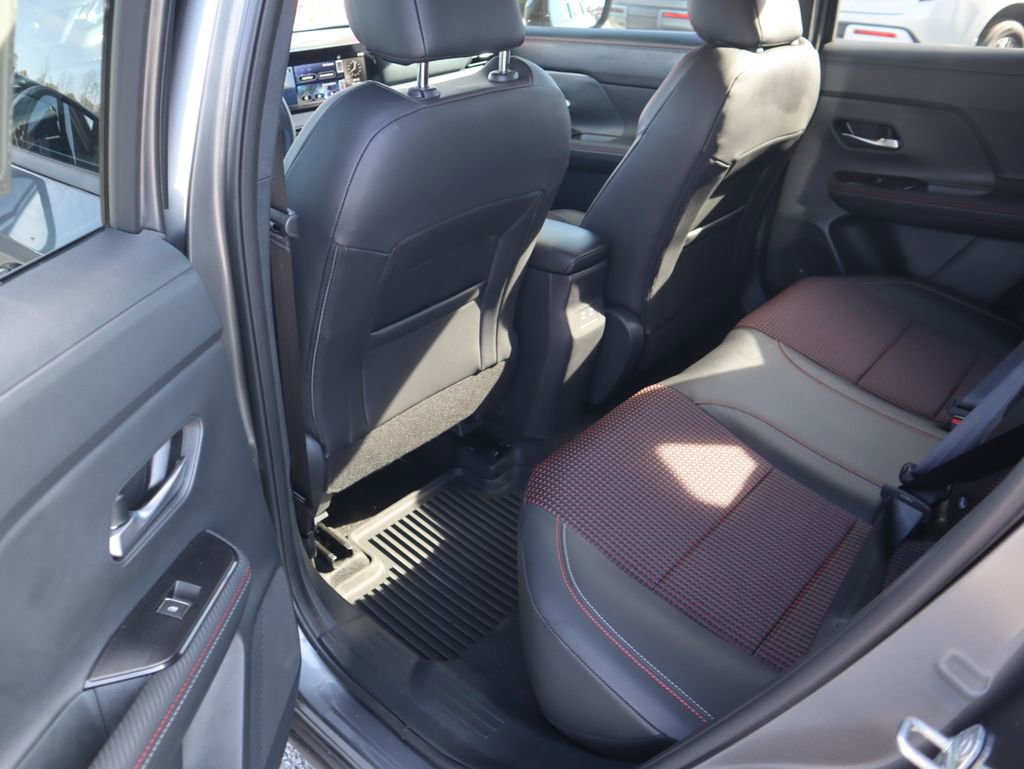 Used 2025 Nissan Kicks SR image 9