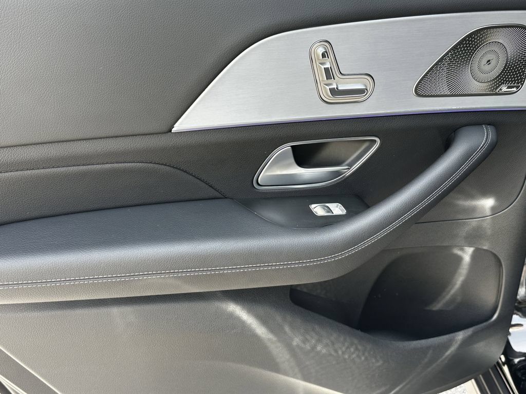 Certified 2025 Mercedes-Benz GLS 450 4MATIC image 26