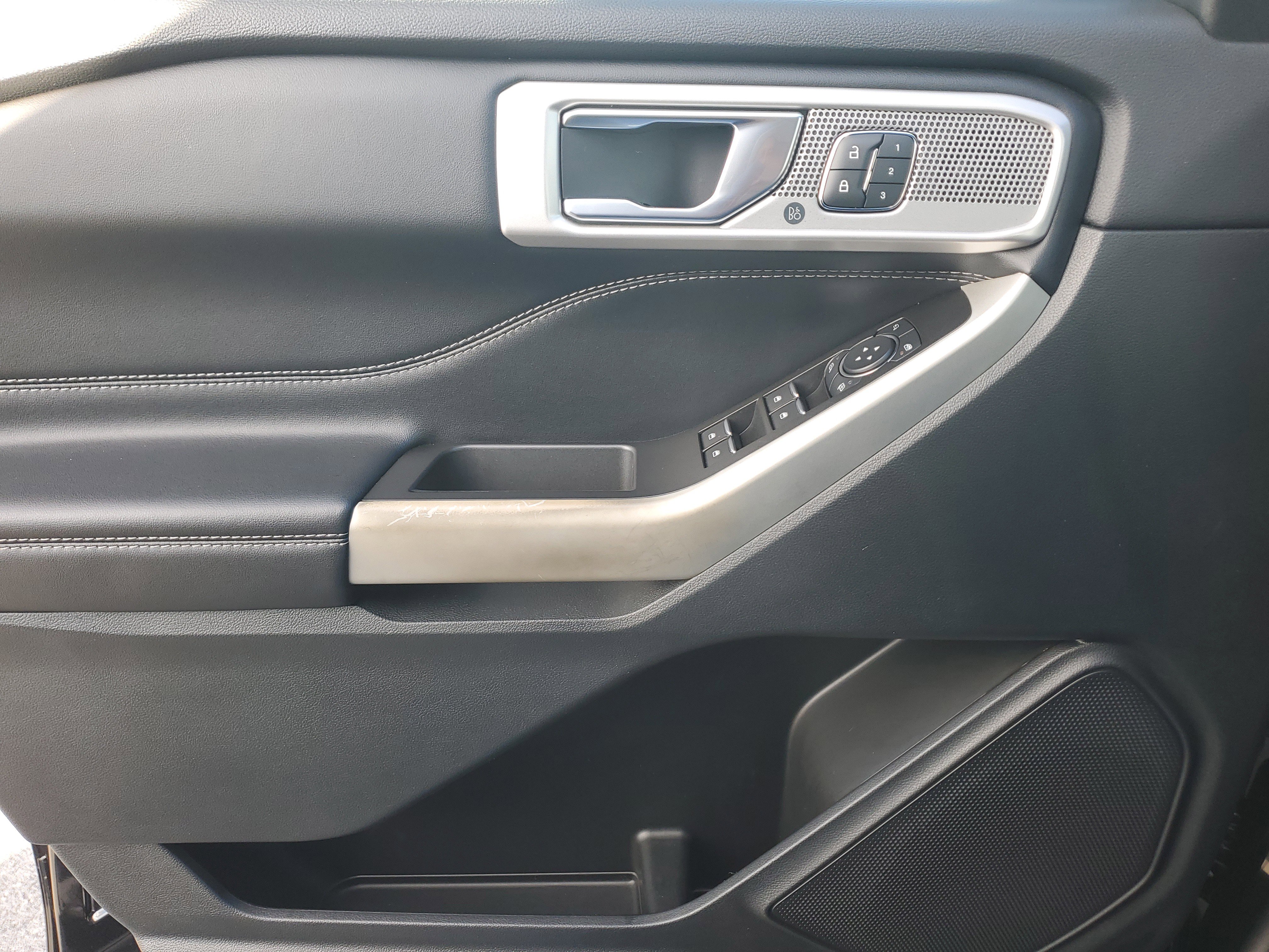 Used 2022 Ford Explorer Limited w/ Equipment Group 301A image 29