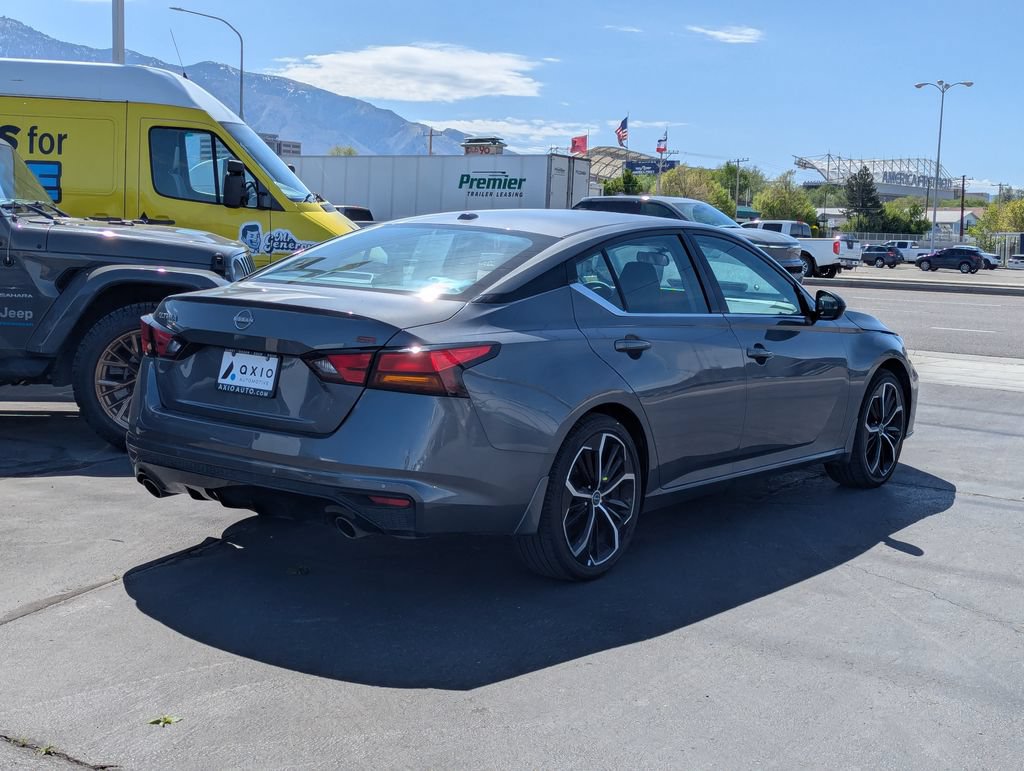Used 2025 Nissan Altima 2.5 SR w/ SR Premium Package FWD image 4