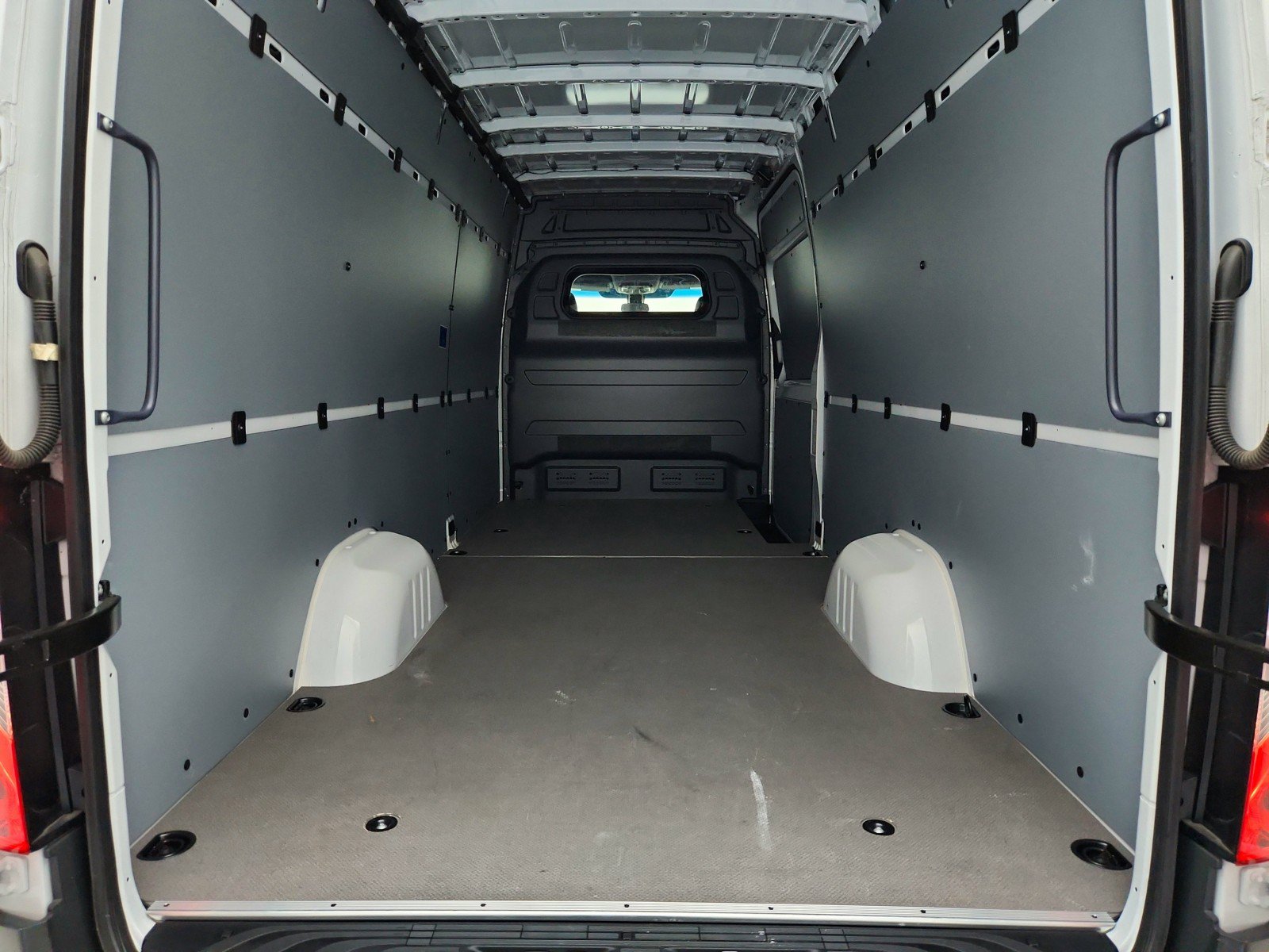 Used 2024 Mercedes-Benz eSprinter 170 Cargo image 31