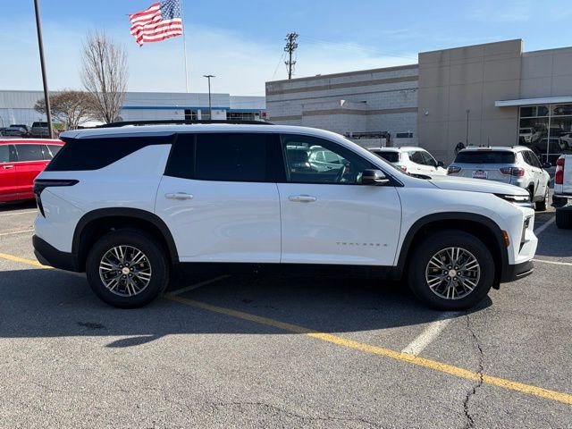 Used 2025 Chevrolet Traverse LT image 9