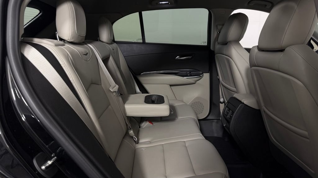 Used 2019 Cadillac XT4 Luxury w/ Cold Weather Package FWD image 28