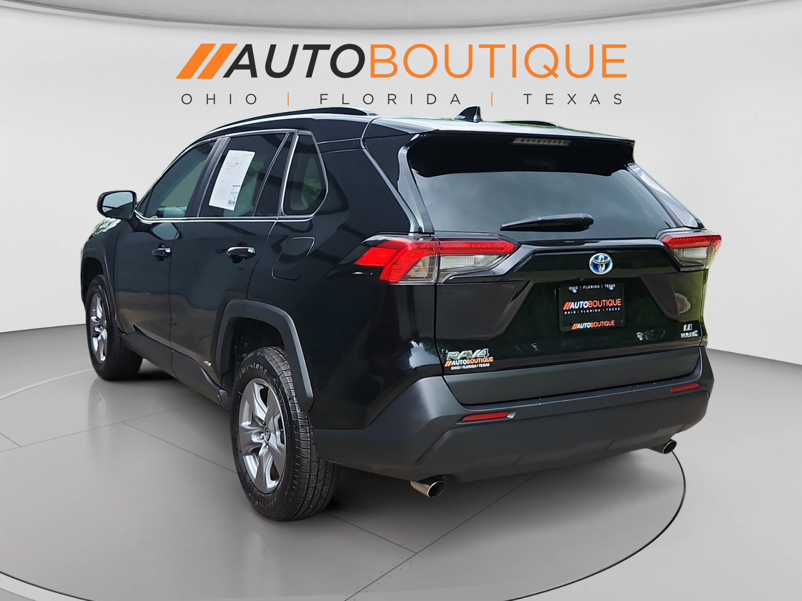 Used 2023 Toyota RAV4 LE AWD/4WD image 3