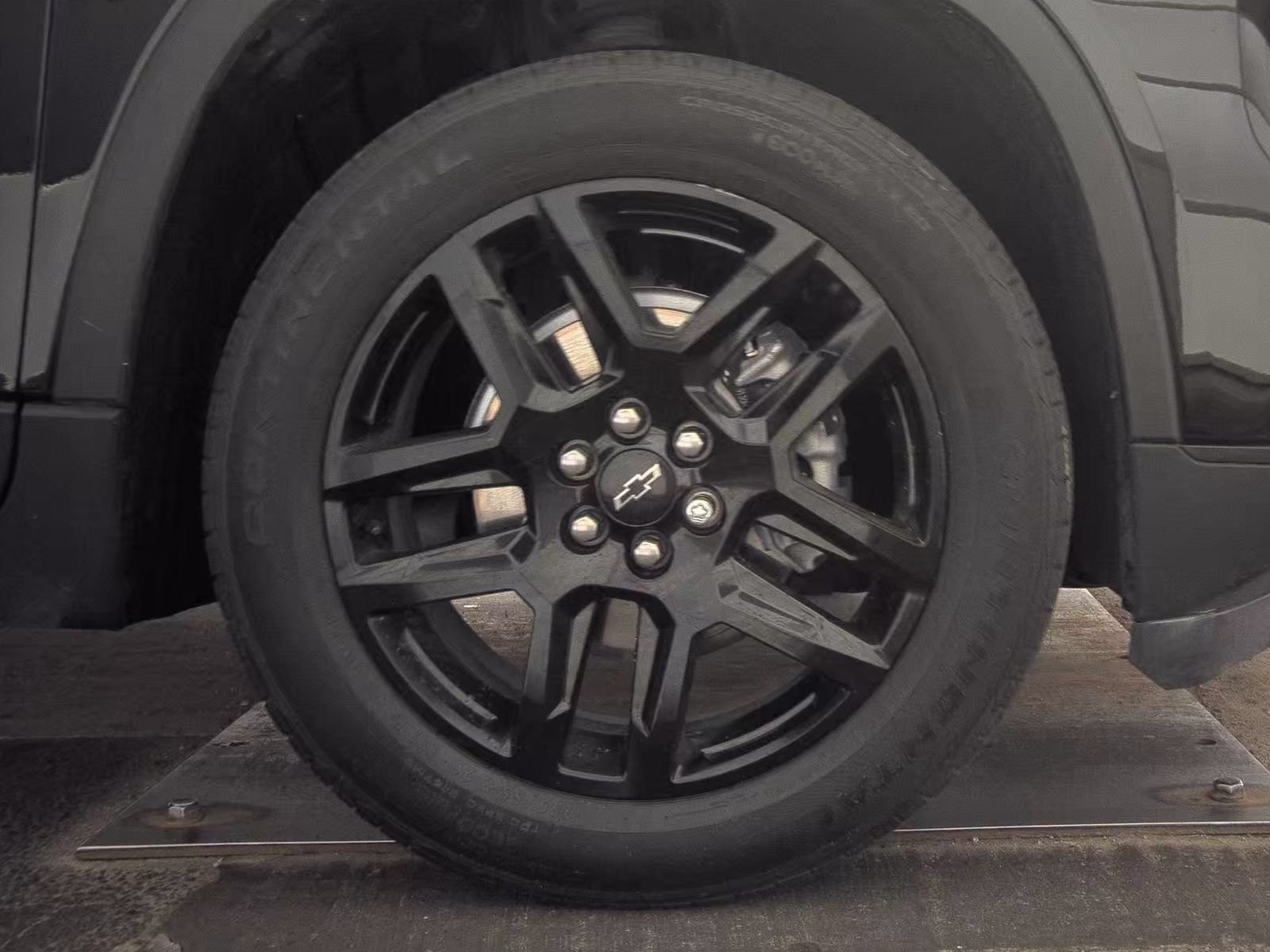 Used 2021 Chevrolet Traverse LS w/ LPO, Blackout Package FWD image 11