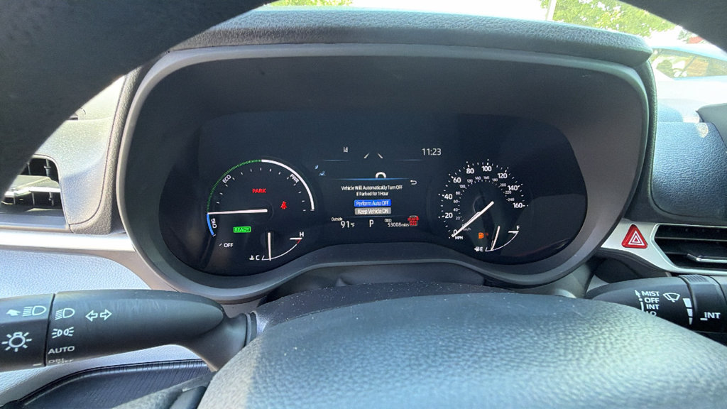 Used 2025 Toyota Sienna LE FWD image 27